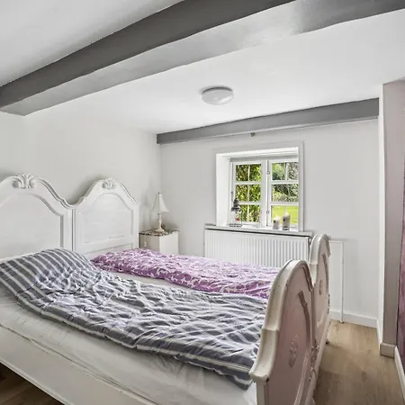 Spacious Near For 11